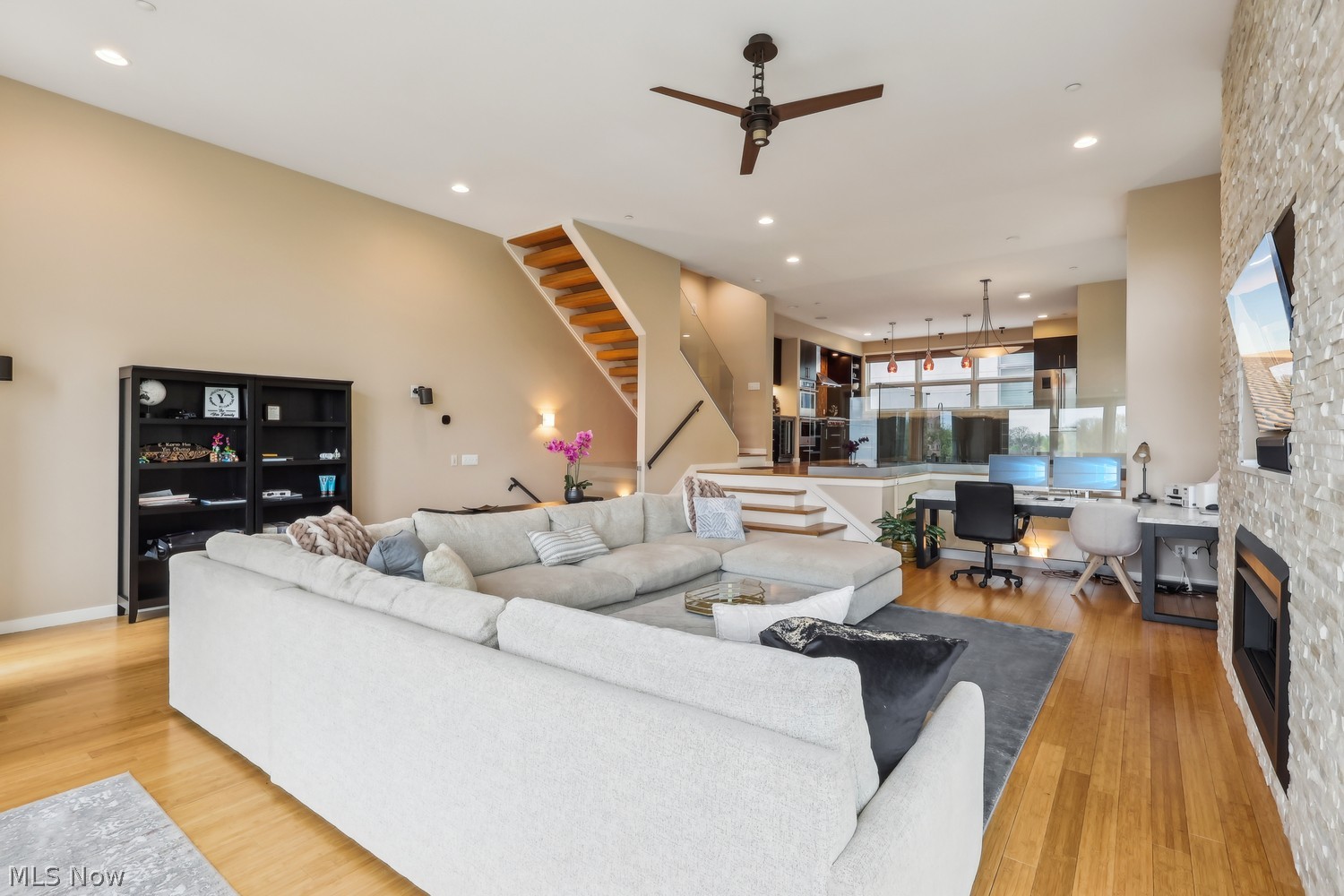 11 Clifton Pointe Lakewood OH 44107