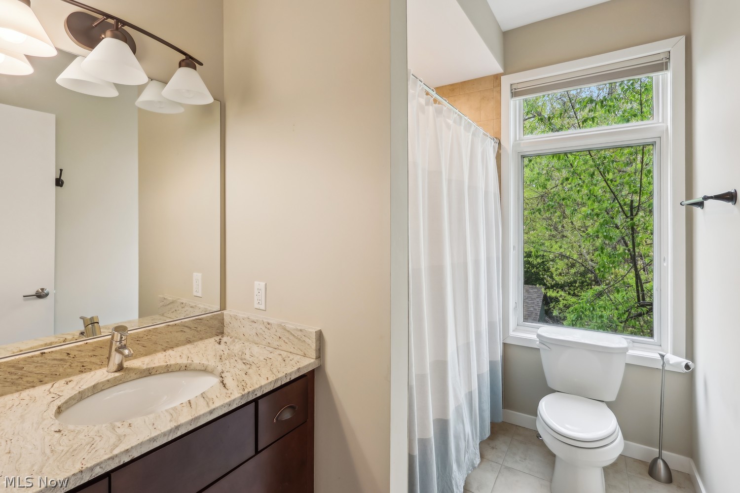 11 Clifton Pointe Lakewood OH 44107