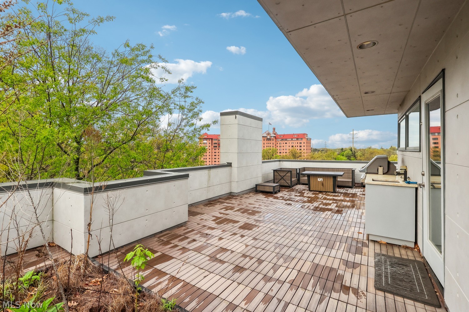 11 Clifton Pointe Lakewood OH 44107