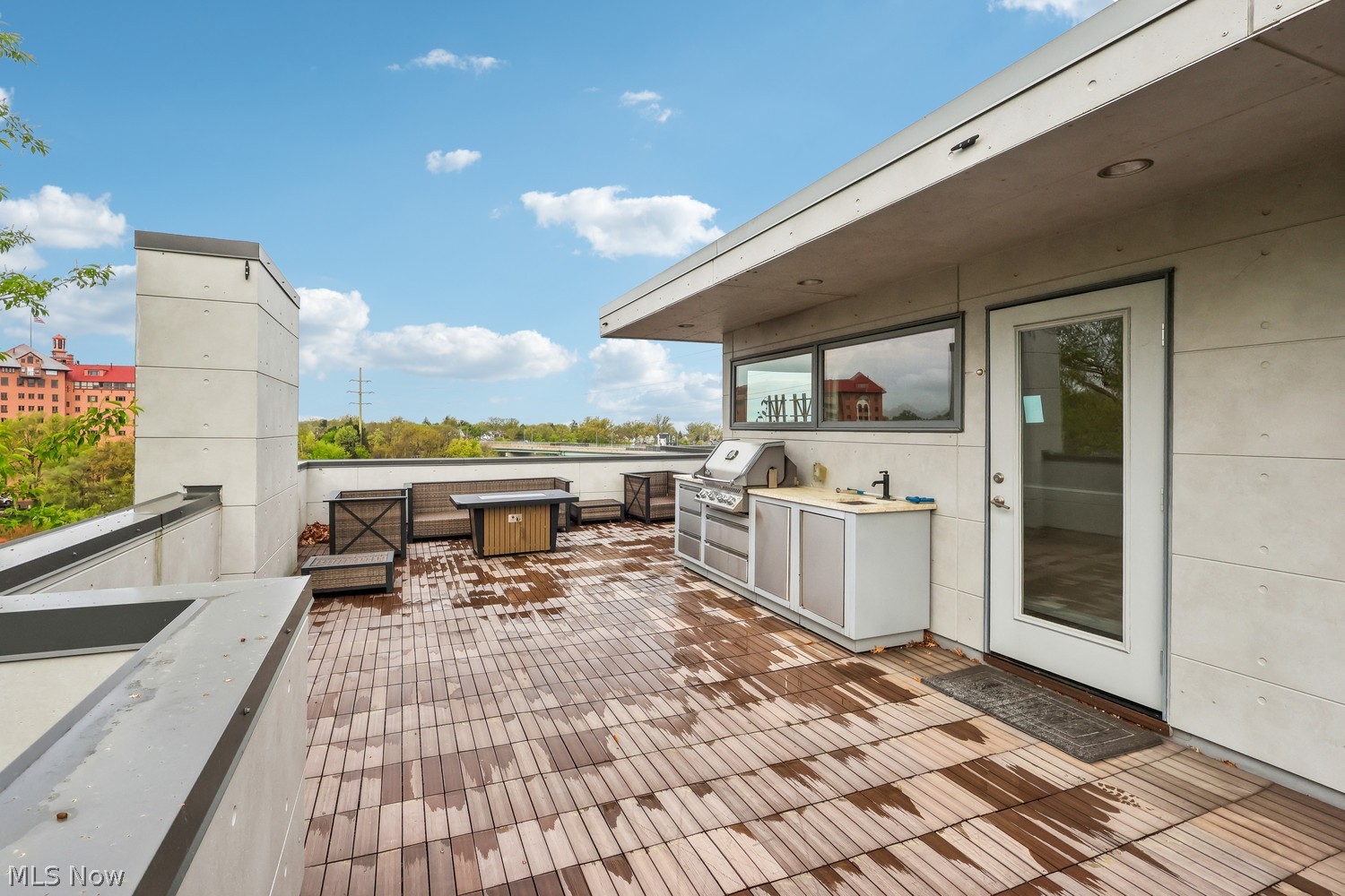 11 Clifton Pointe Lakewood OH 44107