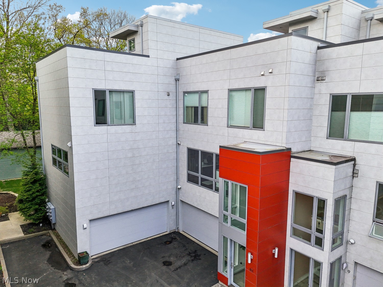 11 Clifton Pointe Lakewood OH 44107