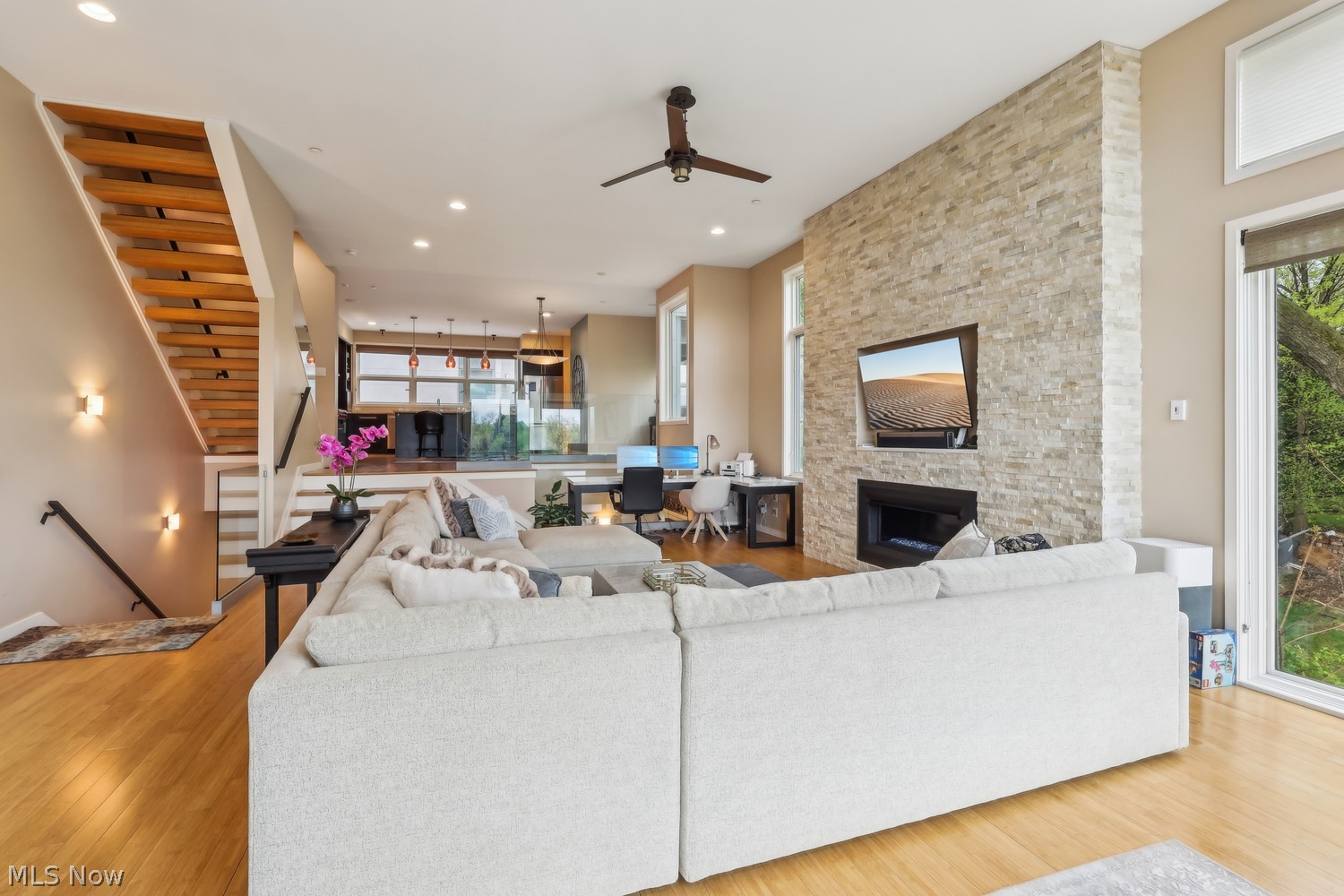 11 Clifton Pointe Lakewood OH 44107