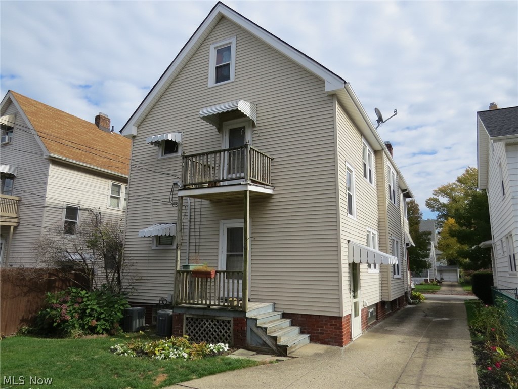 2126 Richland Avenue Lakewood OH 44107