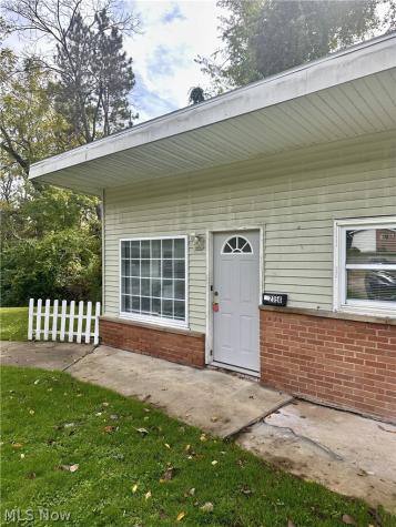 2356 Newton Street Akron OH 44305