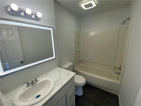 854 E 258th Street Euclid OH 44132