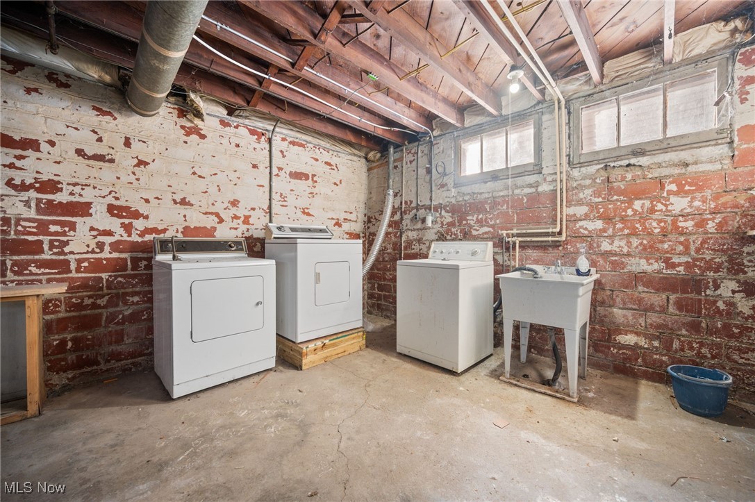 2258 Northland Avenue Lakewood OH 44107