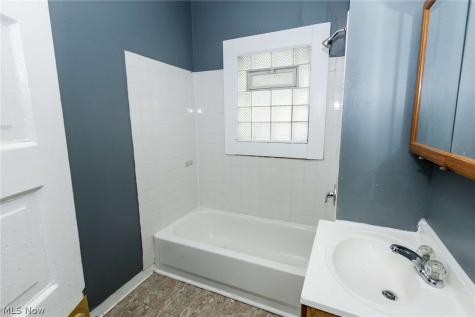 2142 W 105th Street Cleveland OH 44102
