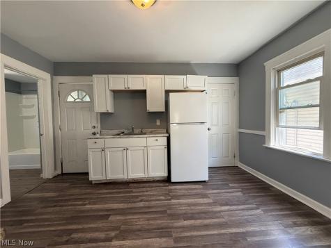 3327 W 88th Street Cleveland OH 44102