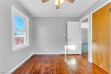 5876 Wickfield Drive Parma Heights OH 44130