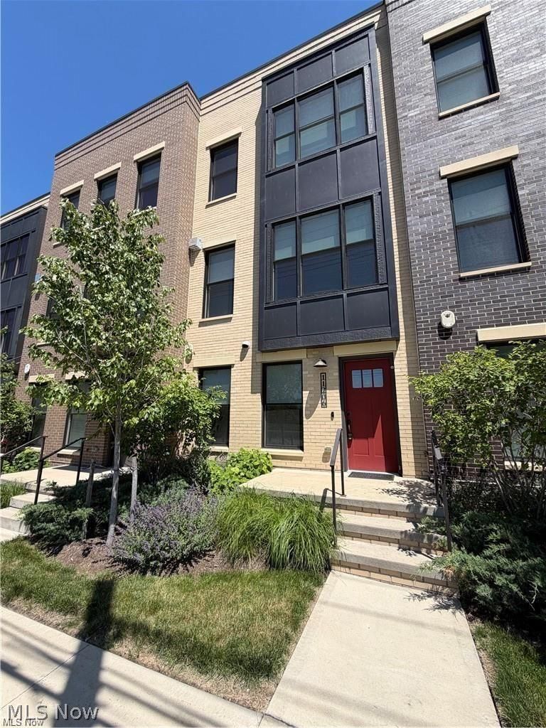 Cleveland OH, 11206 N Park Place, Unit 4