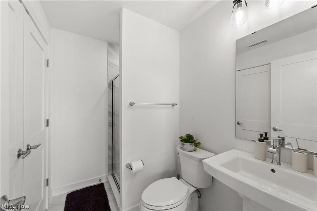 11206 N Park Place Cleveland OH 44104