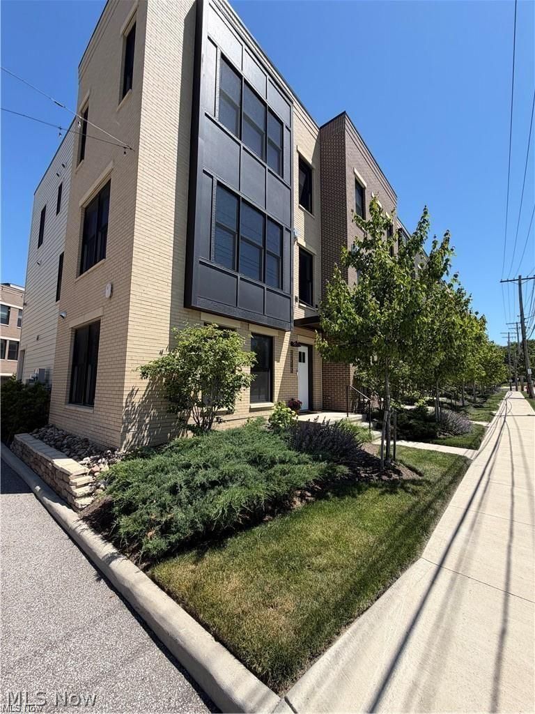 11206 N Park Place Cleveland OH 44104