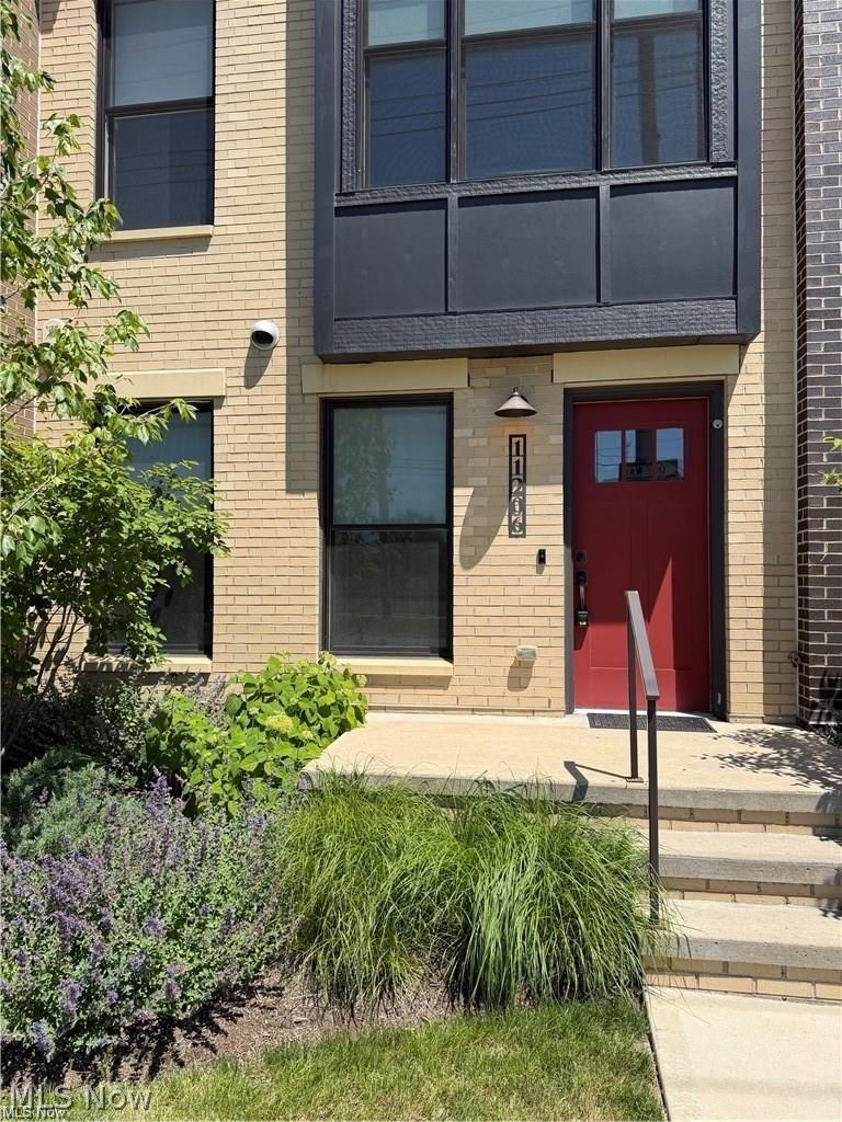 11206 N Park Place Cleveland OH 44104