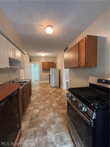 1066 E 62nd Cleveland OH 44103
