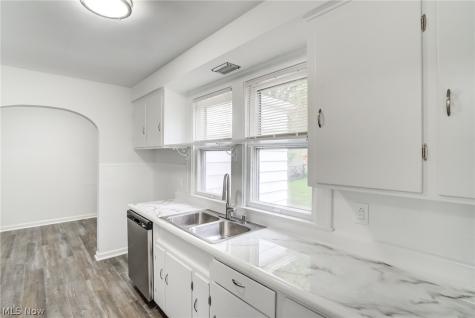 1739 Longwood Drive Mayfield Heights OH 44124