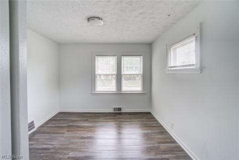 1739 Longwood Drive Mayfield Heights OH 44124