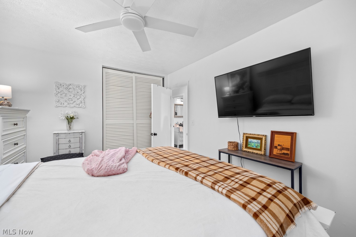 24011 Knickerbocker Road Bay Village OH 44140