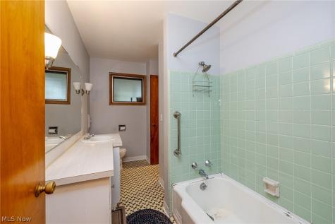5670 Cherokee Drive Lyndhurst OH 44124