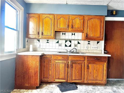 3294 E 105th Street Cleveland OH 44104