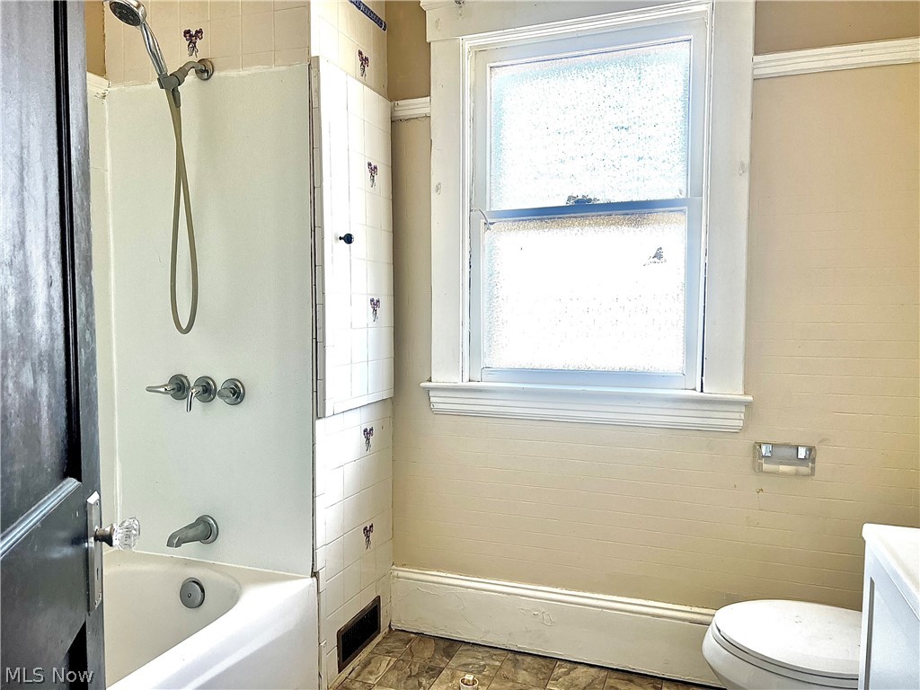 3294 E 105th Street Cleveland OH 44104