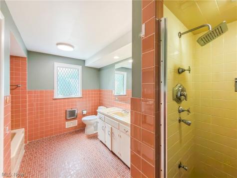 2990 E Belvoir Oval Shaker Heights OH 44122