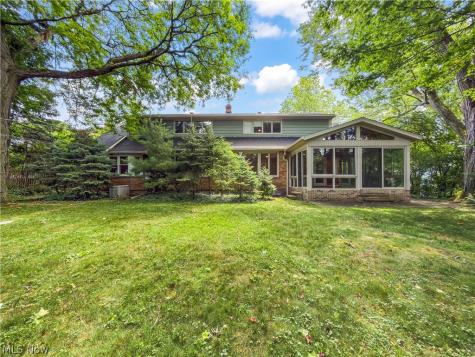 2990 E Belvoir Oval Shaker Heights OH 44122