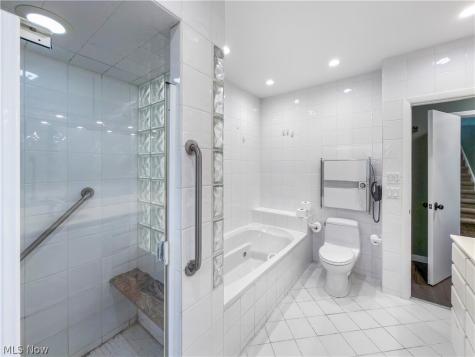 2990 E Belvoir Oval Shaker Heights OH 44122