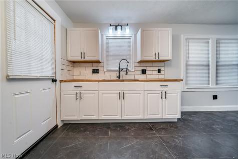 17005 Mapleboro Avenue Maple Heights OH 44137