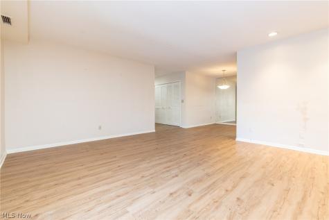 2112 Acacia Park Drive Lyndhurst OH 44124
