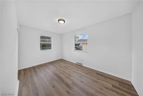 1095 Saint Michaels Avenue Akron OH 44320