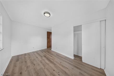 1095 Saint Michaels Avenue Akron OH 44320