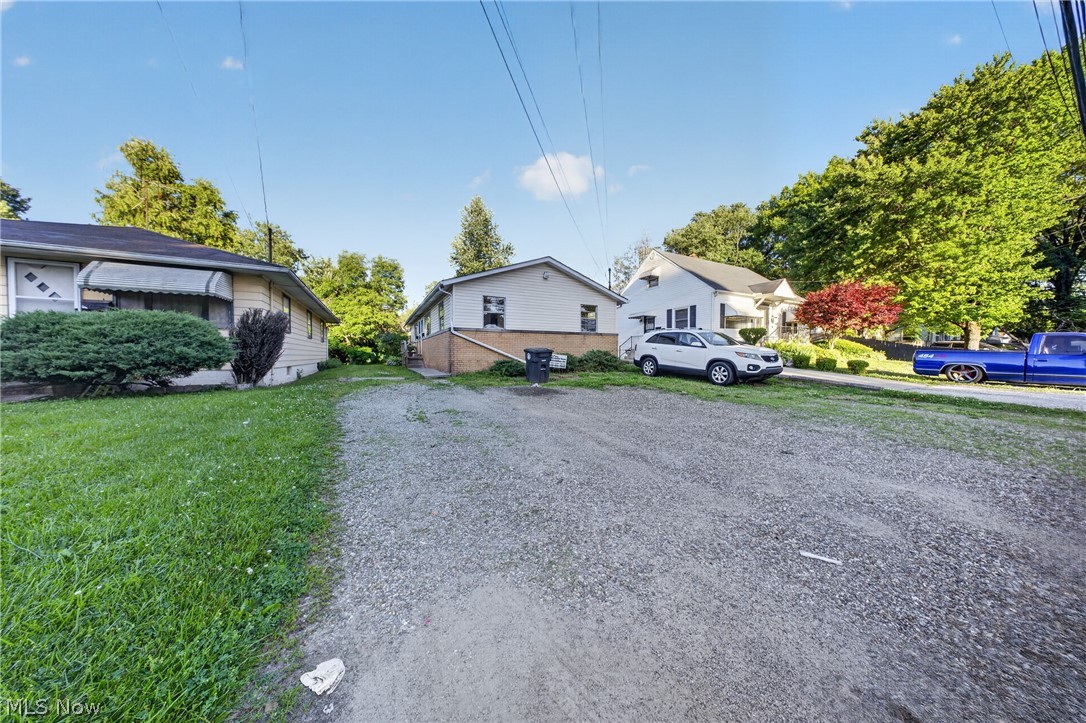 1095 Saint Michaels Avenue Akron OH 44320