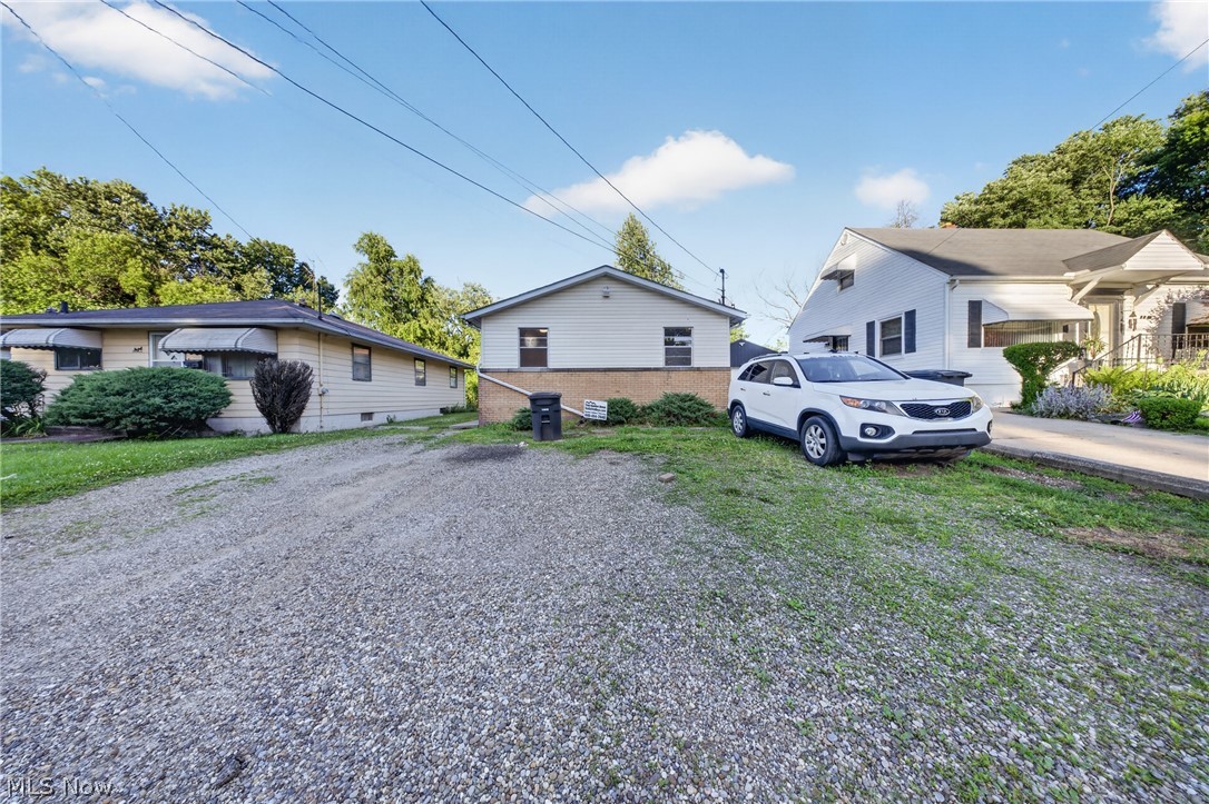 1095 Saint Michaels Avenue Akron OH 44320