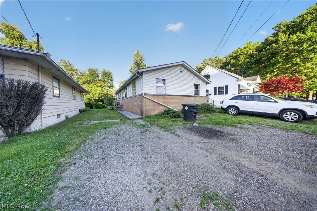 1095 Saint Michaels Avenue Akron OH 44320