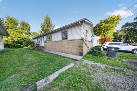 1095 Saint Michaels Avenue Akron OH 44320