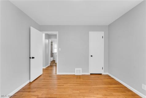 5688 E 141st Street Maple Heights OH 44137