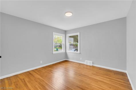 5688 E 141st Street Maple Heights OH 44137