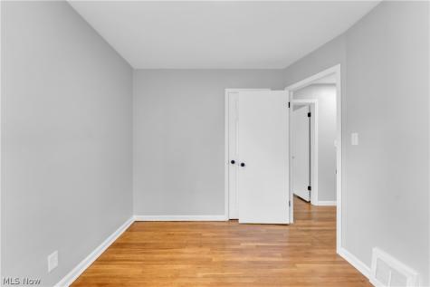 5688 E 141st Street Maple Heights OH 44137