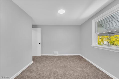 5688 E 141st Street Maple Heights OH 44137