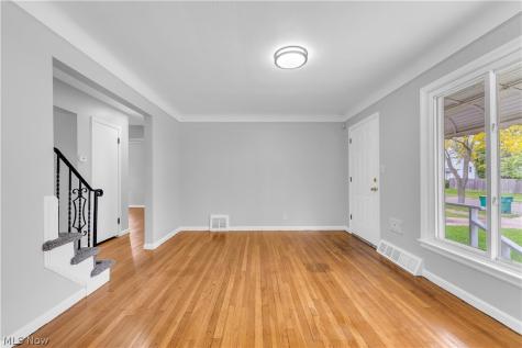 5688 E 141st Street Maple Heights OH 44137
