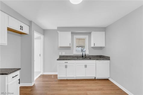 5688 E 141st Street Maple Heights OH 44137