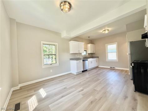 41 Dewhurst Avenue Bedford OH 44146