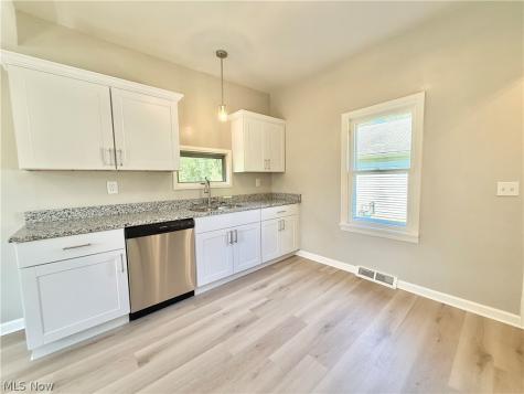 41 Dewhurst Avenue Bedford OH 44146