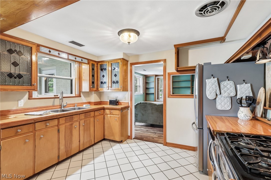 686 Portage Lakes Drive New Franklin OH 44319