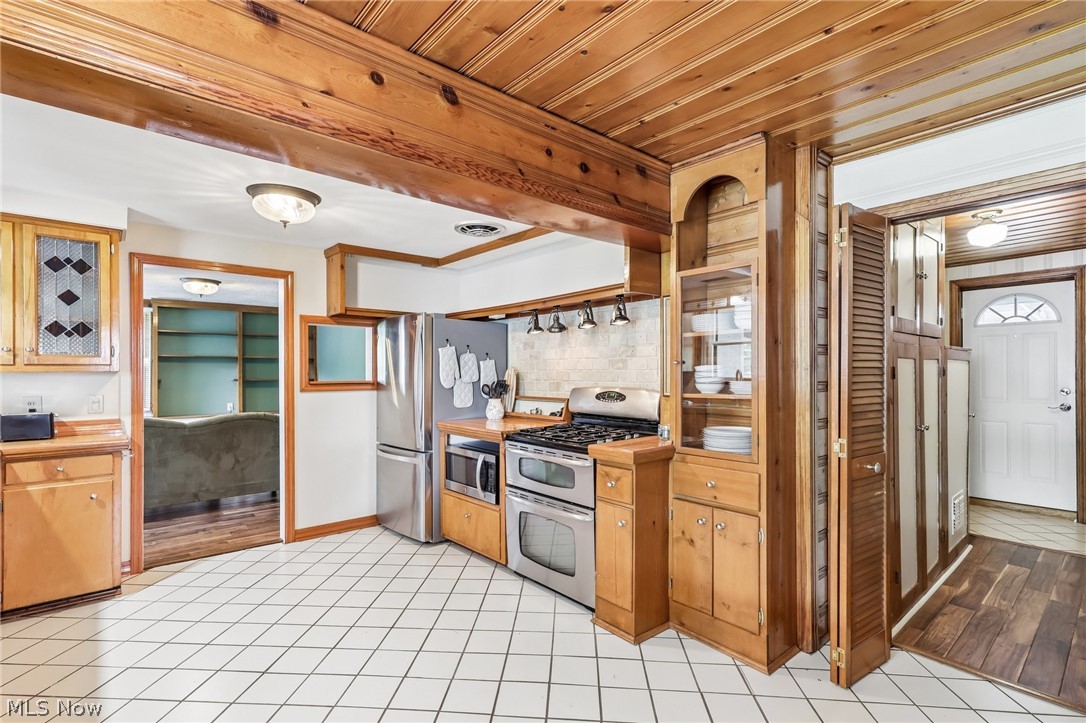686 Portage Lakes Drive New Franklin OH 44319