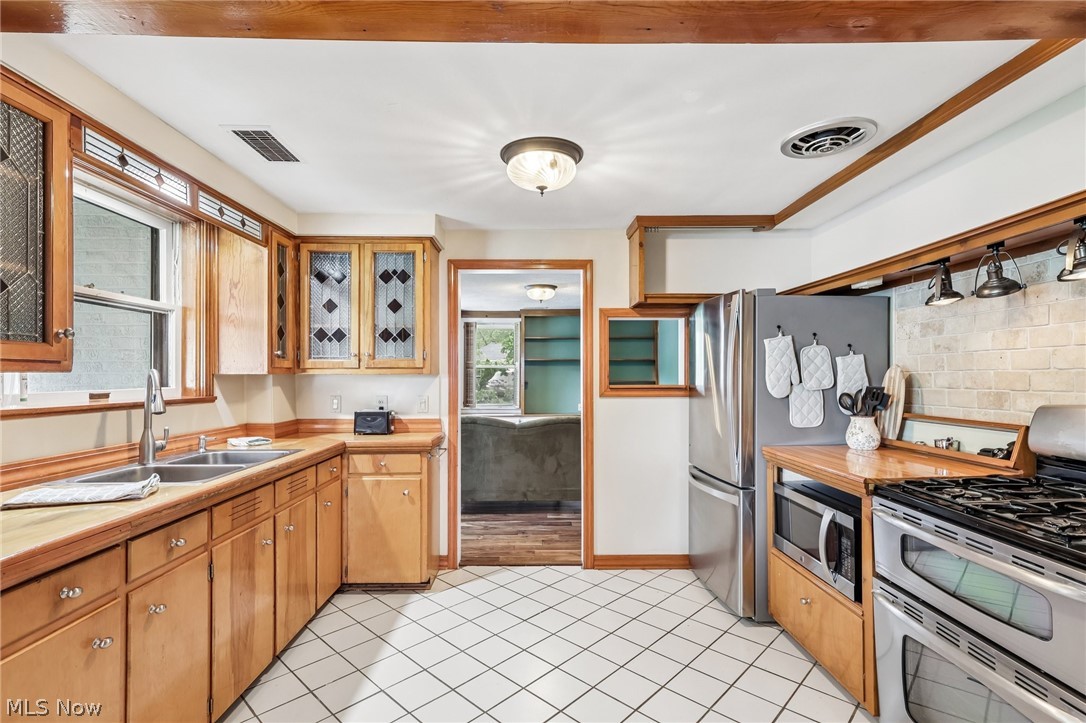 686 Portage Lakes Drive New Franklin OH 44319