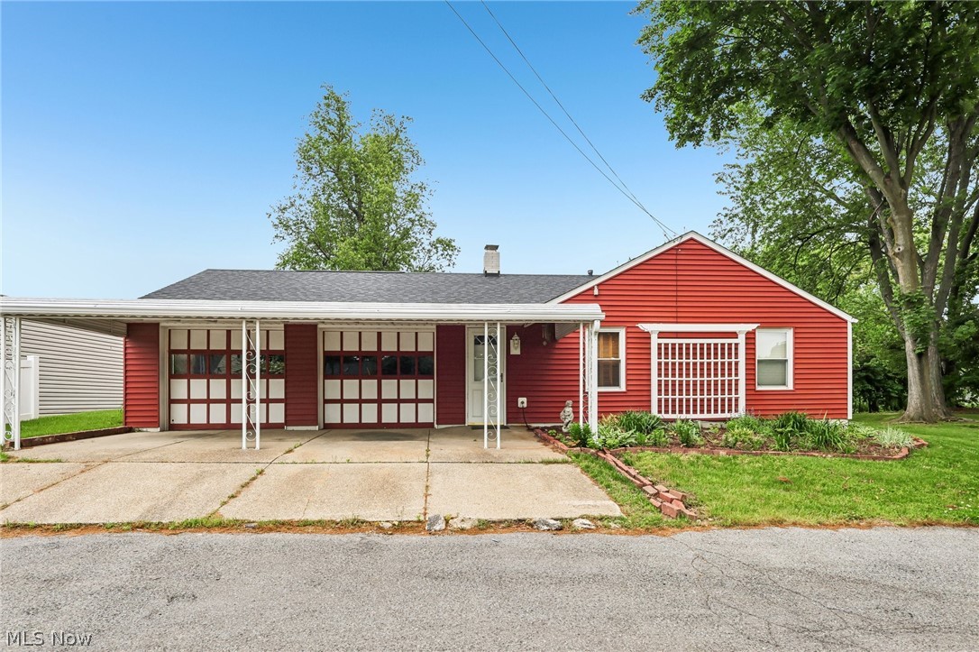 686 Portage Lakes Drive New Franklin OH 44319