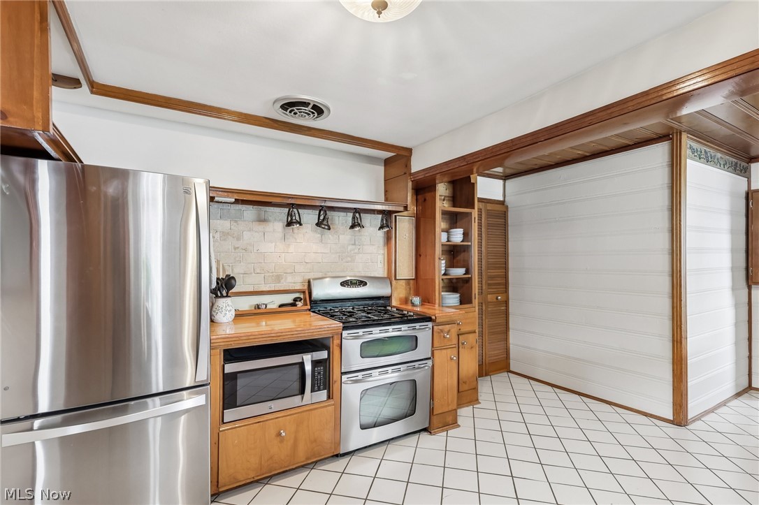 686 Portage Lakes Drive New Franklin OH 44319