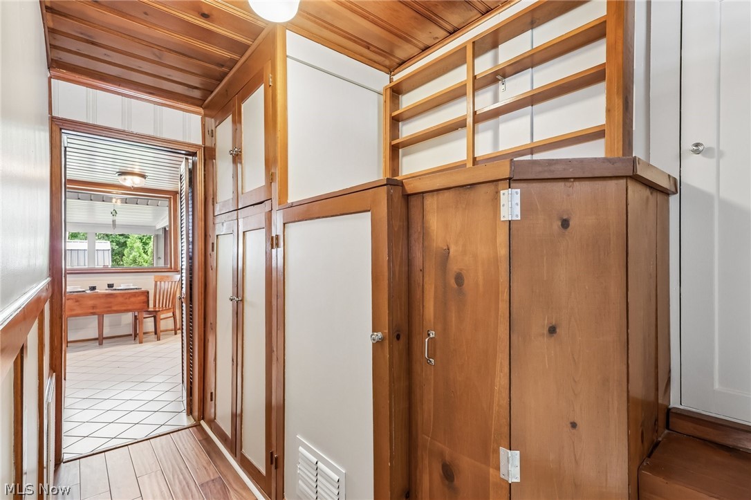 686 Portage Lakes Drive New Franklin OH 44319