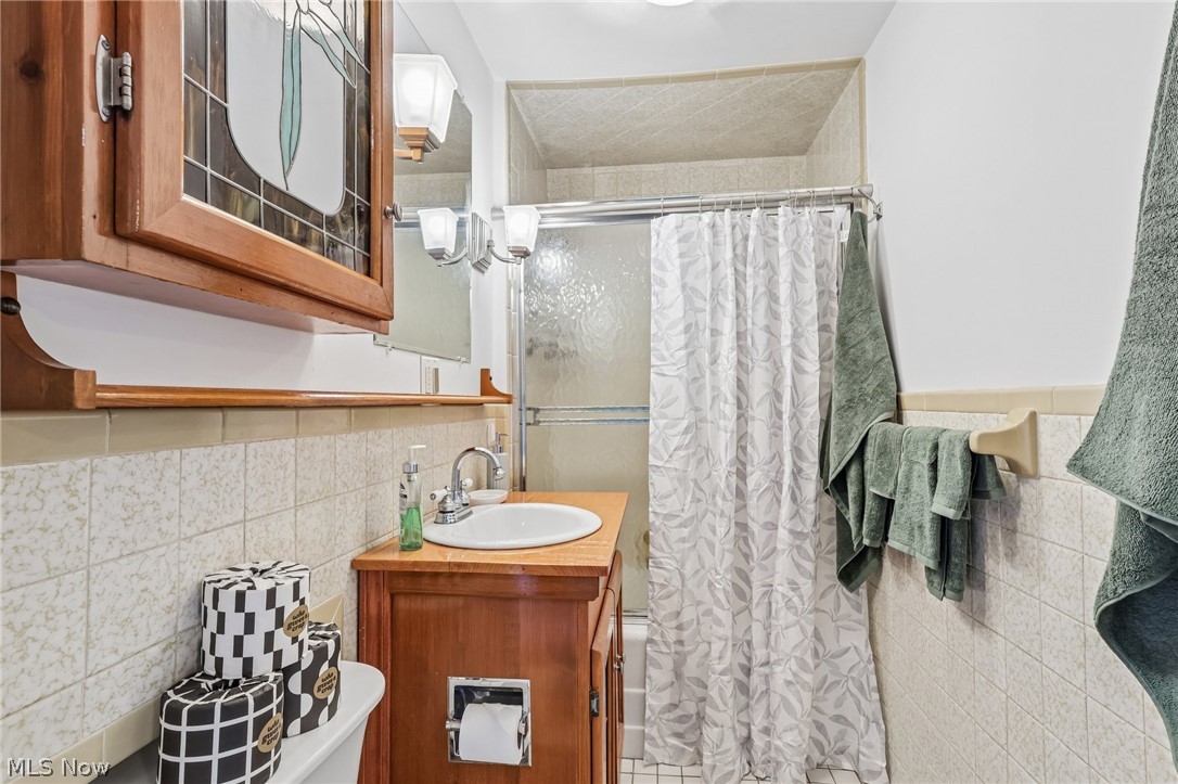 686 Portage Lakes Drive New Franklin OH 44319